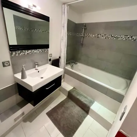 Апартаменти Le Repaire D'antibes Atypique Proche Parc Et